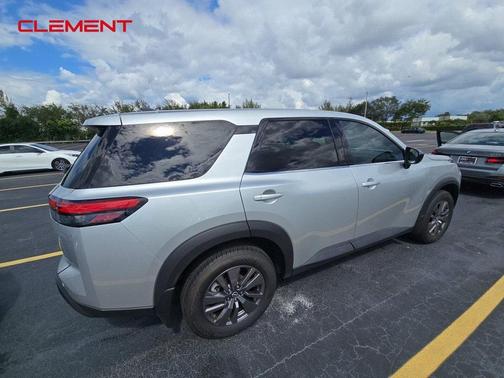 2024 Nissan Pathfinder S
