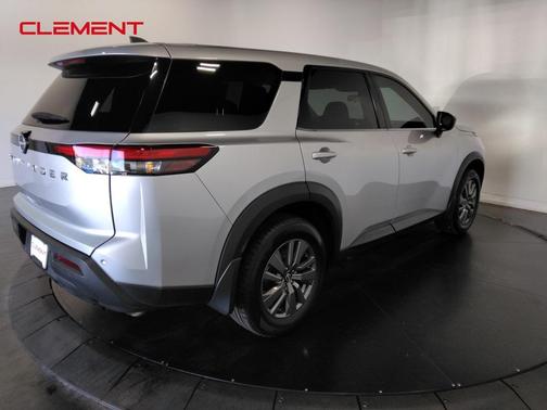 2024 Nissan Pathfinder S
