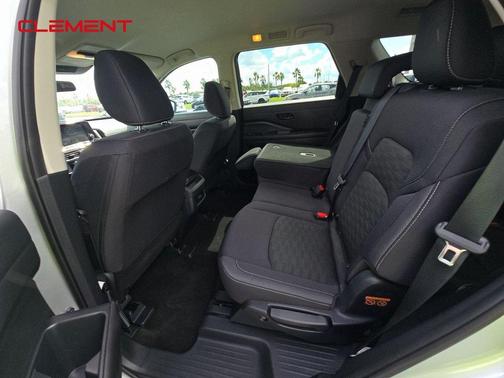 2024 Nissan Pathfinder S