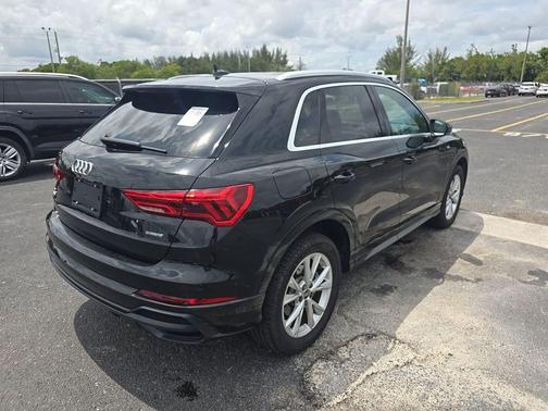 Mythos Black Metallic 2022 Audi Q3 45 S line Premium