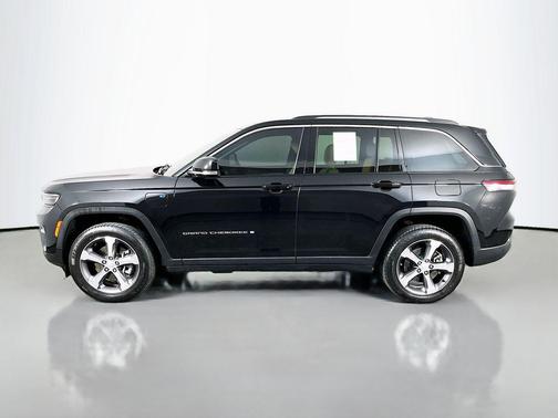 Diamond Black 2022 Jeep Grand Cherokee 4xe Base