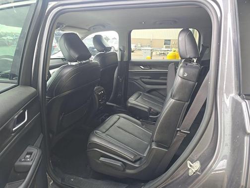 Metallic 2023 Jeep Grand Cherokee L Limited