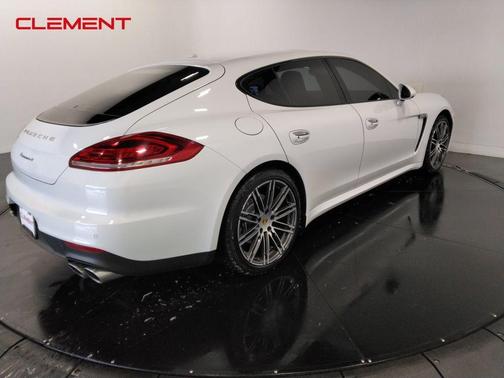 2016 Porsche Panamera 4
