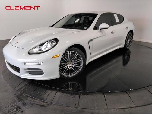 2016 Porsche Panamera 4