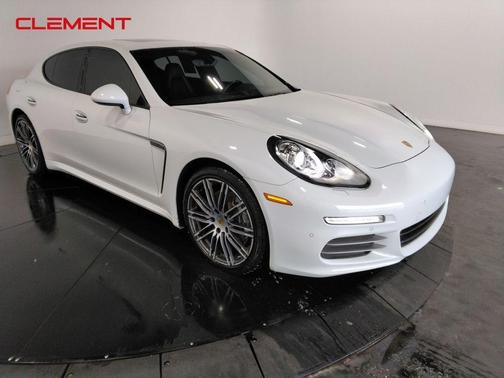 2016 Porsche Panamera 4
