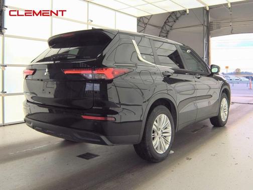 2024 Mitsubishi Outlander ES