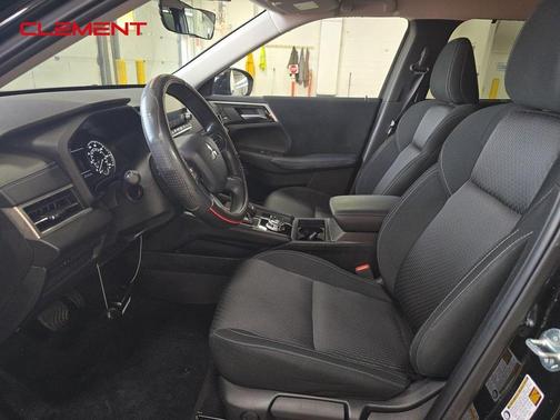 2024 Mitsubishi Outlander ES