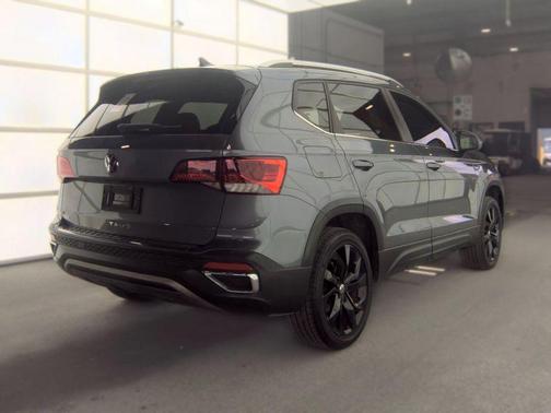 Platinum Gray Metallic 2022 Volkswagen Taos 1.5T SE