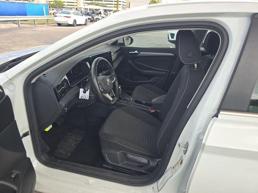 Pure White 2025 Volkswagen Jetta 1.5T S