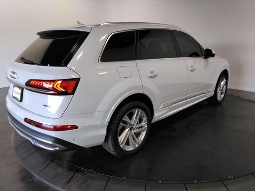 2022 Audi Q7 55 Premium Plus