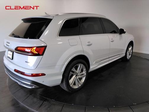 2022 Audi Q7 55 Premium Plus