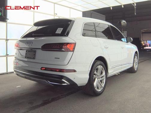 2022 Audi Q7 55 Premium Plus