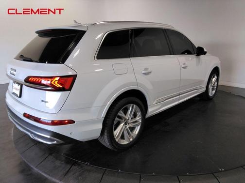 2022 Audi Q7 55 Premium Plus