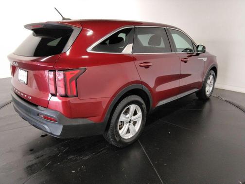 2022 Kia Sorento LX