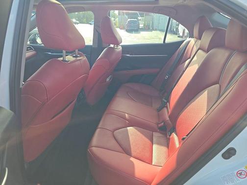 Wind Chill Pearl 2018 Toyota Camry XSE