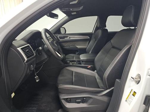Pure White 2023 Volkswagen Atlas Cross Sport 3.6L V6 SE w/Technology