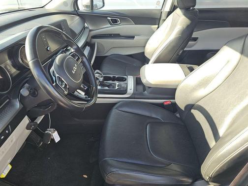 Silky Silver 2022 Kia Carnival LXS
