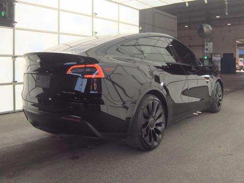 Black 2022 Tesla Model Y Performance