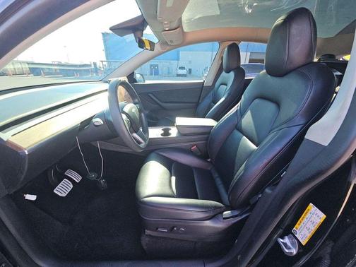 Black 2022 Tesla Model Y Performance