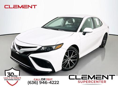 White 2022 Toyota Camry SE