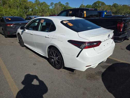 White 2022 Toyota Camry SE