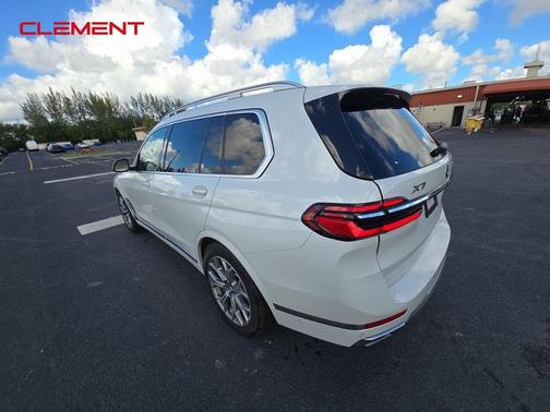 2023 BMW X7 xDrive40i