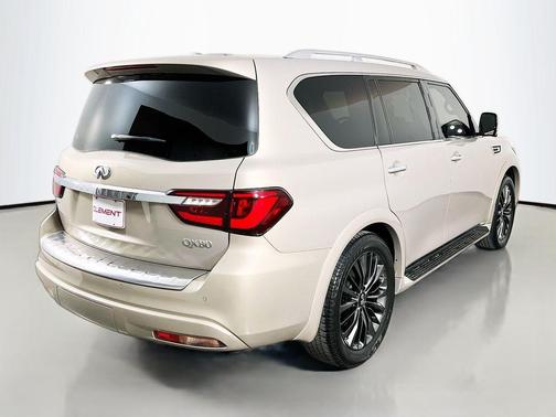 2022 INFINITI QX80 Luxe