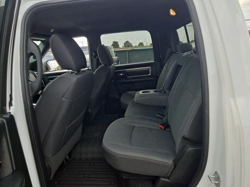 Bright White Clearcoat 2022 RAM 1500 Classic SLT