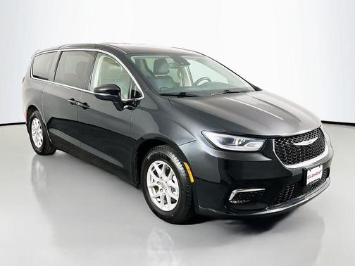 2023 Chrysler Pacifica Touring-L