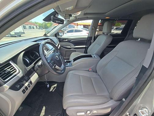Celestial Silver Metallic 2019 Toyota Highlander Limited