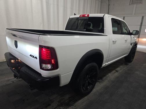 Bright White Clearcoat 2022 RAM 1500 Classic SLT
