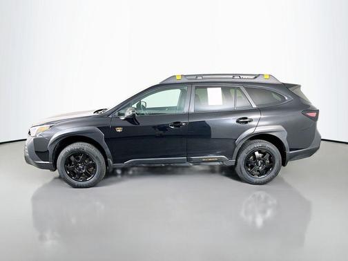 Crystal Black Silica 2022 Subaru Outback Wilderness