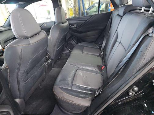 Crystal Black Silica 2022 Subaru Outback Wilderness