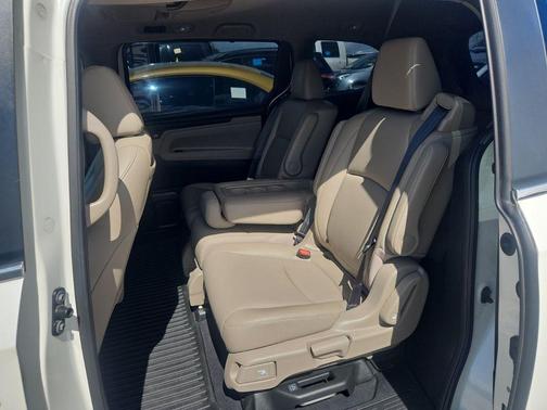 White Diamond Pearl 2019 Honda Odyssey Touring