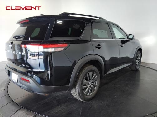 2022 Nissan Pathfinder SV