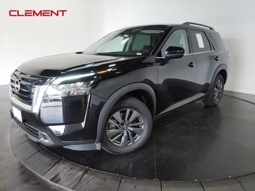 2022 Nissan Pathfinder SV
