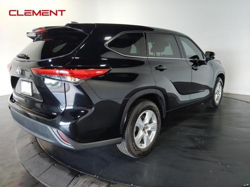 2022 Toyota Highlander LE