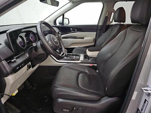 Ceramic Silver 2024 Kia Carnival EX