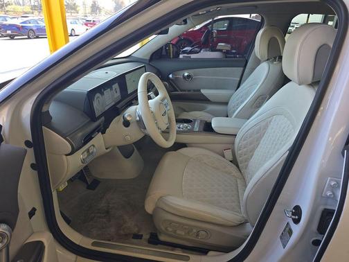 Alta White 2023 Genesis GV60 Performance