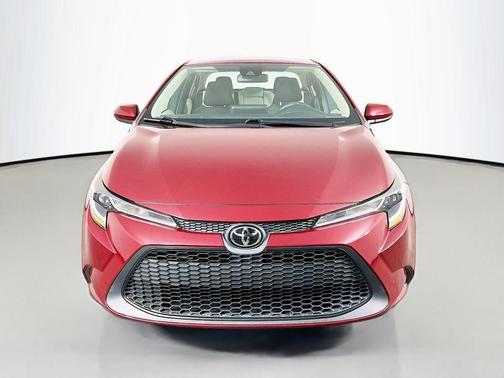Pearl 2022 Toyota Corolla LE