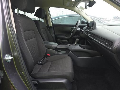Urban Gray Pearl 2025 Honda HR-V LX