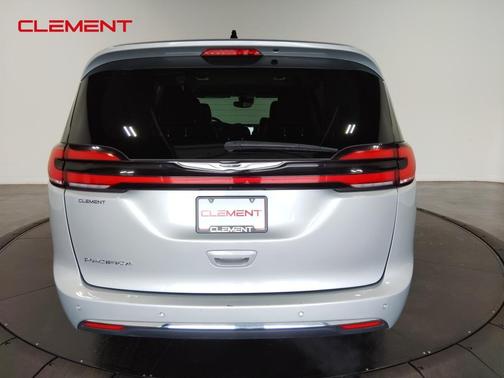 2023 Chrysler Pacifica Touring-L