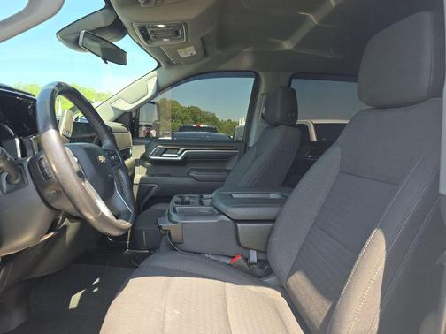 Summit White 2022 Chevrolet Silverado 1500 LT