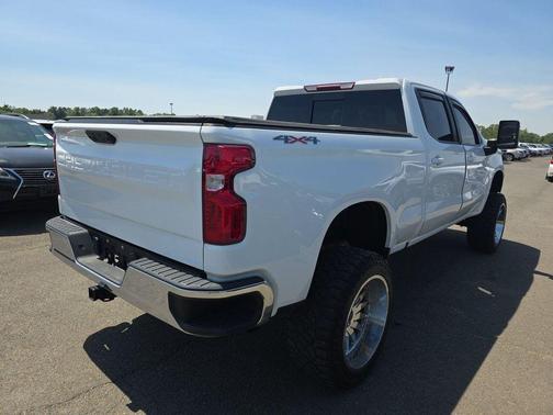 Summit White 2022 Chevrolet Silverado 1500 LT