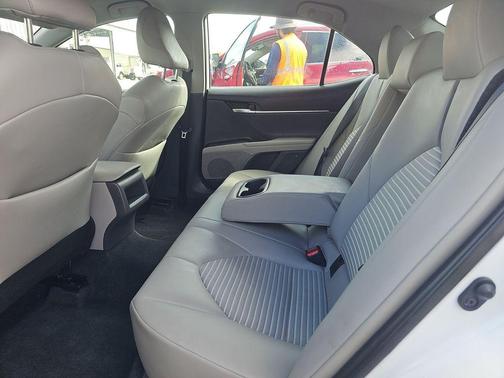 Ice 2023 Toyota Camry SE