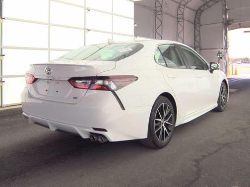 Ice 2023 Toyota Camry SE