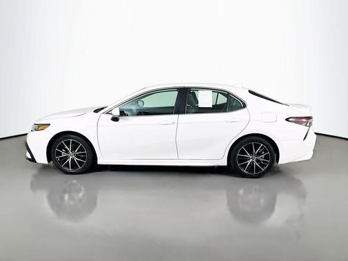 Ice 2023 Toyota Camry SE