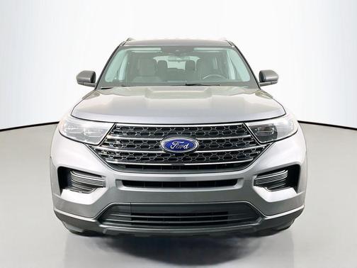 Gray Metallic 2022 Ford Explorer XLT