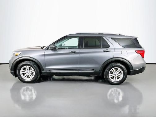 Gray Metallic 2022 Ford Explorer XLT