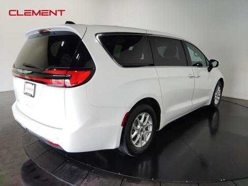 2023 Chrysler Pacifica Touring-L